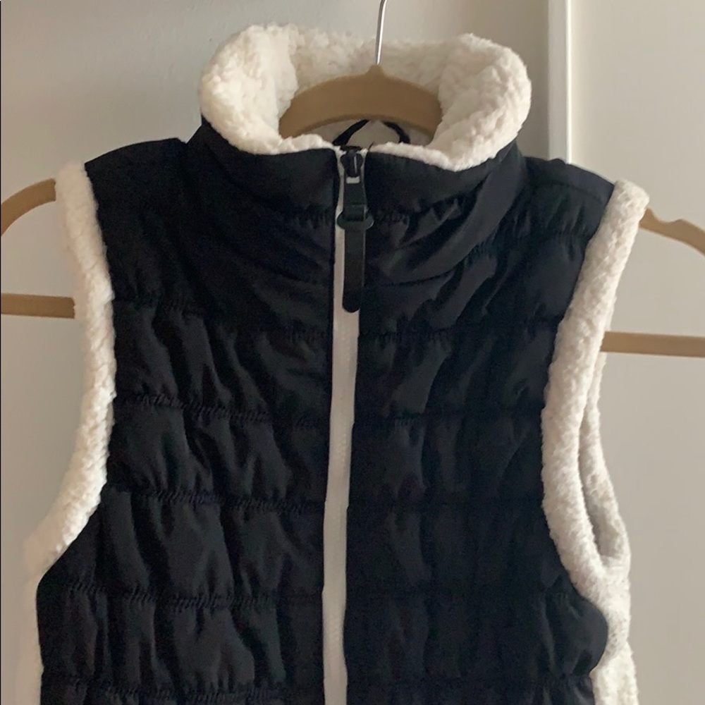 Black puff vest